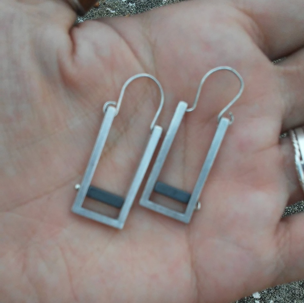 Retro style rectangular shape earrings - Picture 2 of 2